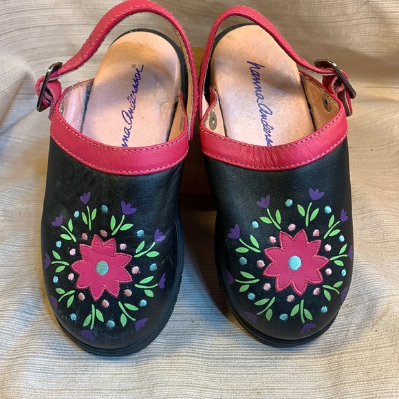 Hanna Andersson Other - Hanna Andersson flower wear-two-way clogs